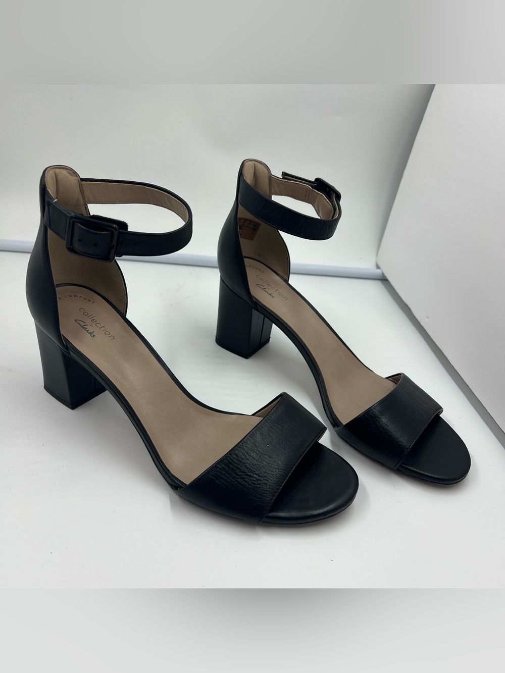 Sleek Clarks Black Deva Mae Strappy Leather Ankle-Strap Block Heel Sandals 9.5